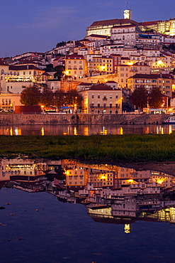 Portugal, Centro Region, Coimbra, Panorama of Coimbra across Mondego River