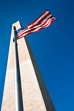 USA, Washington D.C., Washington monument and American flag