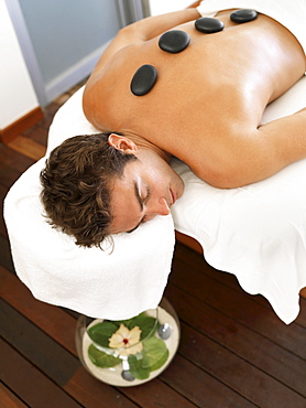 Man getting lastone therapy in spa