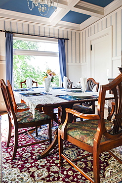 Empty dining room 