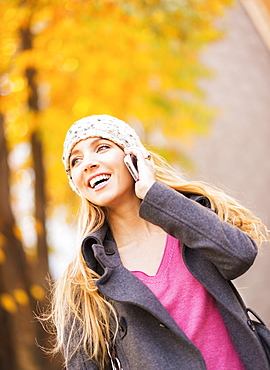 Portrait of blond woman using cell phone, USA, New York City, Brooklyn, Williamsburg