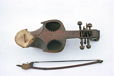 Stringed musical instrument and bow, the Sarina or Suroze, in Pakistan, Asia