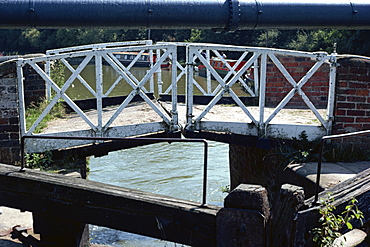 Split bridge on Stratford Canal, England, United Kingdom, Europe