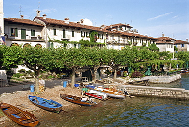 Boats on the waterfront at Isola Pescatori on Lake Maggiore, Piemonte, Italy, Europe