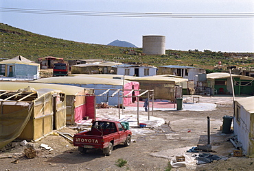 Ghetto on main road, Iraklion, Crete, Greek Islands, Greece, Europe