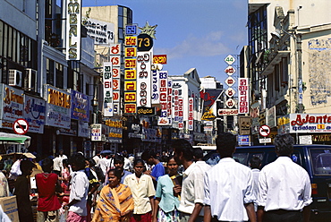 Busy street scene, main street area, Colombo, Sri Lanka, Asia