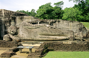 Statue of the reclining Buddha, attaining nirvana. Gal Vihara, Polonnaruwa, Sri Lanka