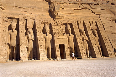 Temple of Hathor in honour of Nefertari, moved when the Aswan High Dam was built, UNESCO World Heritage Site, Abu Simbel, Nubia, Egypt, North Africa, Africa