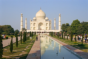 The Taj Mahal, built by Shah Jahan for his wife, UNESCO World Heritage Site, Agra, Uttar Pradesh state, India, Asia