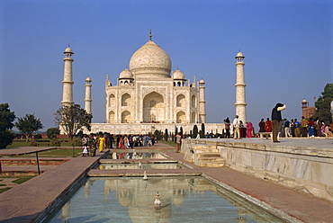 The Taj Mahal, built by Shah Jahan for his wife, UNESCO World Heritage Site, Agra, Uttar Pradesh state, India, Asia