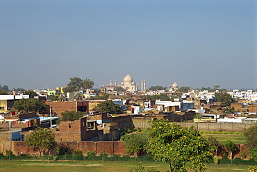 Taj Mahal on city skyline, Agra, Uttar Pradesh state, India, Asia