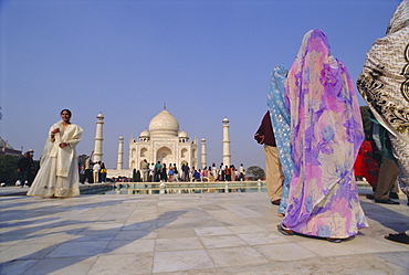 Indian tourists at the Taj Mahal, built by the Moghul emperor Shah Jehan (Jahan), Agra, Uttar Pradesh, India