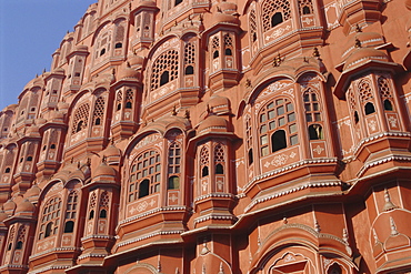 Hawa Mahal, Palace of the Winds, facade from which ladies in purdah looked outside, Jaipur, Rajasthan, India