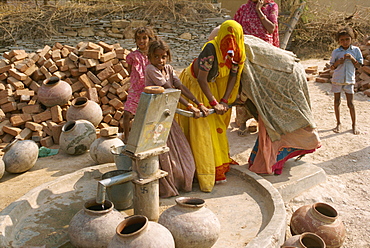 Village well, Dhariyawad, Rajasthan state, India, Asia