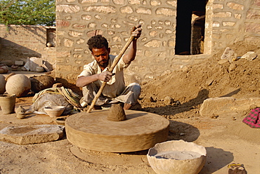 Potter and wheel in village near Jodhpur, Rajasthan state, India, Asia