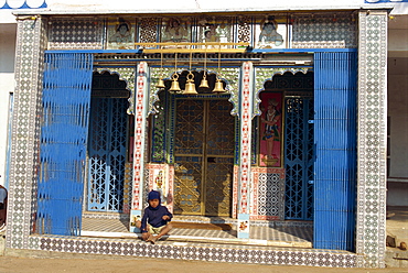 Small temple or shrine near Udaipur, Rajasthan state, India, Asia