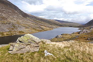 Llyn Ogwen, Ogwen Valley (Dyffryn Ogwen) with the Glyderau mountain range on either side, Gwynedd, Snowdonia National Park, Wales, United Kingdom, Europe 