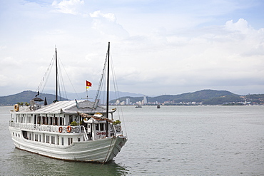 A passenger boat in Ha Long Bay, UNESCO World Heritage Site, Vietnam, Indochina, Southeast Asia, Asia