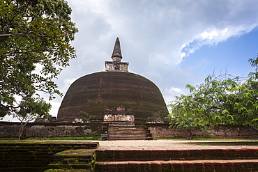 Rankot Vihara dagoba (Stupa) Buddhist temple ruins, Polonnaruwa, UNESCO World Heritage Site, Sri Lanka, Asia 