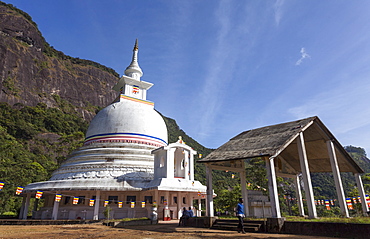 A Buddhist temple on the route to the summit of Adam's Peak (Sri Pada), Sri Lanka, Asia 