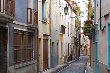 Old town streets, Ceret, Vallespir region, Pyrenees, France, Europe