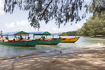 Travel boats moored on Bamboo Island, Sihanoukville, Cambodia, Indochina, Southeast Asia, Asia