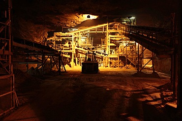 Mining grit salt is very different to the traditional image of cramped dark areas and men with pickaxes! The nature of grit salt mines mean they resemble vast caverns, up to 20 metres wide.