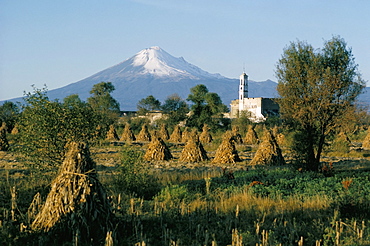 The volcano of Popocatepetl, Puebla state, Mexico, North America