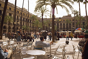 Outdoor cafes in Placa Real, Barcelona, Cataluna, Spain, Europe