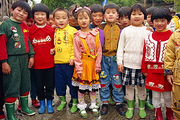 Group portrait of young children, Guland Island, China, Asia