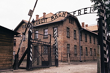 Entrance gate with lettering Arbeit macht frei, Auschwitz Concentration Camp, UNESCO World Heritage Site, Makopolska, Poland, Europe