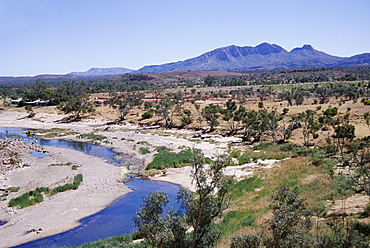 Finke River and Mount Sonder, at 1347m the highest point in Northern Territory, Northern Territory, Australia, Pacific