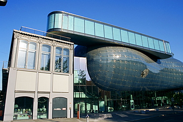 Kunsthaus, Art Gallery, by architects Peter Cook and Colin Fournier, an example of Modernism, Graz, Styria, Austria, Europe