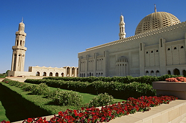 Sultan Qaboos Grand Mosque, built in 2001, with a prayer hall accommodating 20000, Ghubrah, Muscat, Oman, Middle East