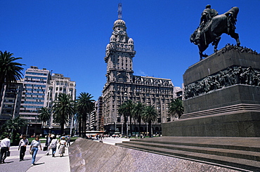 Statue of Artigas, Plaza Independecia, Montevideo, Uruguay, South America