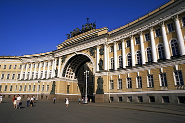 Former General Staff building and Triumphal Arch surrounds Palace Square, St. Petersburg, Russia, Europe