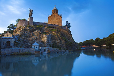 Avlabari, Equestrian Statue of King Vakhtang Gorgasali beside Metekhi Church on cliff above Mtkvari  (Kura) River, Tbilisi, Georgia, Caucasus, Central Asia, Asia 