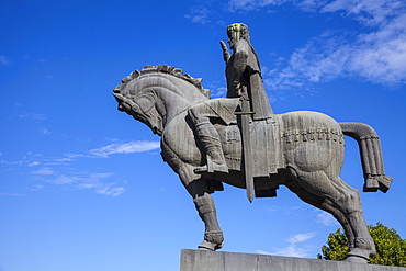 Avlabari, Equestrian Statue of King Vakhtang Gorgasali beside Metekhi Church, Tbilisi, Georgia, Caucasus, Central Asia, Asia 