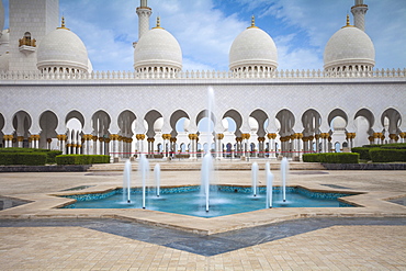 Sheikh Zayed Grand Mosque, Abu Dhabi, United Arab Emirates, Middle East