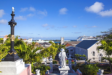 Government House and statue of Christopher Columbus, dating from 1830, Nassau, Providence Island, Bahamas, West Indies, Caribbean, Central America