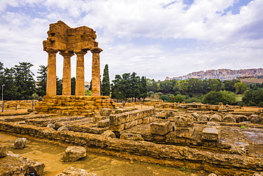 Temple of Castor and Pollux, Valley of the Temples (Valle dei Templi), Agrigento, UNESCO World Heritage Site, Sicily, Italy, Europe 