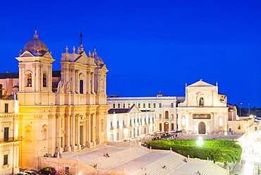 St. Nicholas Cathedral (Noto Cathedral) and Church of San Salvatore in Piazza del Municipio at night, Noto, Val di Noto, UNESCO World Heritage Site, Sicily, Italy, Europe 