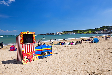 Punch and Judy show on Swanage Beach, Dorset, England, United Kingdom, Europe