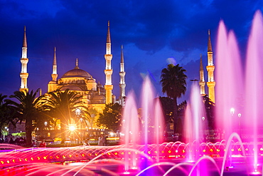 Blue Mosque (Sultan Ahmed Mosque), UNESCO World Heritage Site, and Sultanahmet Square fountain at night, Istanbul, Turkey, Europe