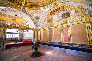 Topkapi Palace decorated interior, UNESCO World Heritage Site, Istanbul, Turkey, Europe