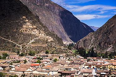 Ollantaytambo with Pinkullyuna Inca Storehouses in the mountains above, Sacred Valley of the Incas, near Cusco, Peru, South America