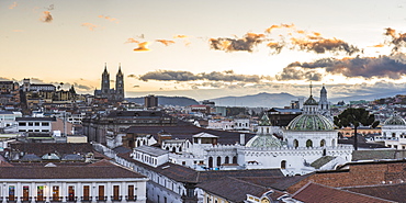 Old City of Quito, UNESCO World Heritage Site, Historic Centre, showing La Basilica Church, Ecuador, South America