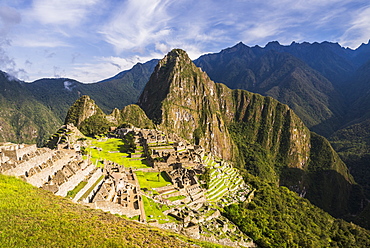 Machu Picchu Inca ruins and Huayna Picchu (Wayna Picchu), UNESCO World Heritage Site, Cusco Region, Peru, South America