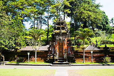 Beauitfully decorated Balinese door at Pura Tirta Empul Hindu Temple, Tampaksiring, Bali, Indonesia, Southeast Asia, Asia