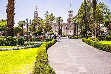 Basilica Cathedral of Arequipa (Basilica Catedral), Plaza de Armas, UNESCO World Heritage Site, Arequipa, Peru, South America